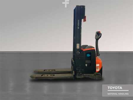 Stacker pedestre 2022  Toyota SWE120L (1)