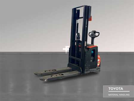 Stacker pedestre 2022  Toyota SWE120L (2)