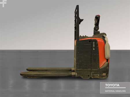 Electric Pallet Trucks 2020  Toyota LPE200 (1)