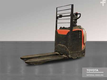 Electric Pallet Trucks 2020  Toyota LPE200 (2)