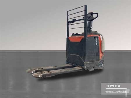 Electric Pallet Trucks 2019  Toyota LPE200 (2)