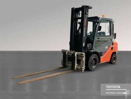 Chariot élévateur diesel 2020  Toyota 02-8FDF30 (2)