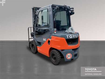 Chariots élévateurs diesel 2022  Toyota 52-8FDF25 (2)