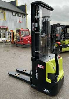 Stackers Stand-on Clark WSX14