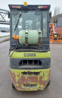 Chariot élévateur gaz 2012  Clark C18L (5)