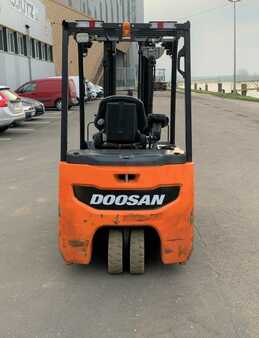 Chariot 3 roues électrique 2020  Doosan B18T-7 (7)