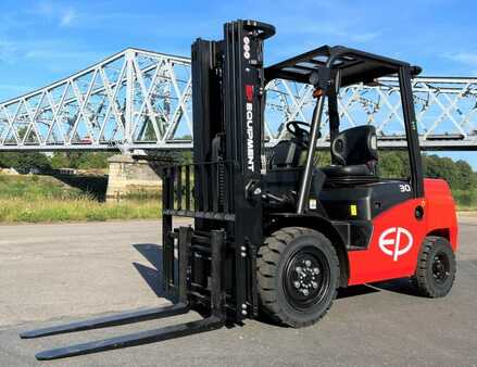 Dieseltruck 2022  EP Equipment CPCD30T8 (3)