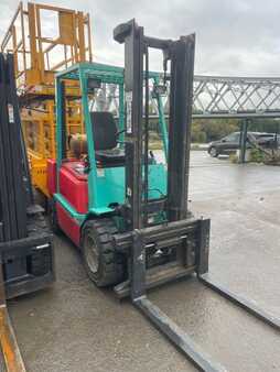 LPG Forklifts 1997  Yale GLP30TF (3) 
