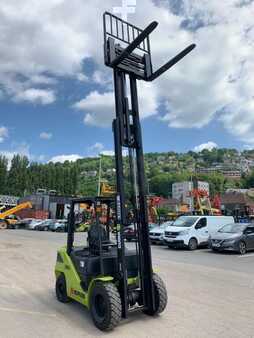 Diesel Forklifts - Clark S35D (10)