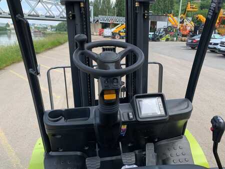 Diesel Forklifts - Clark S35D (21)