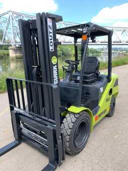 Diesel Forklifts - Clark S35D (3)