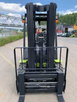 Diesel Forklifts - Clark S35D (5)