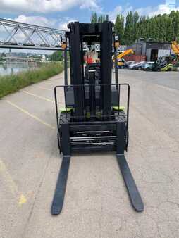 Diesel Forklifts - Clark S35D (6)