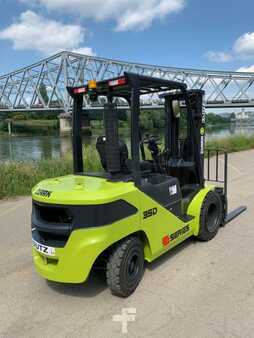 Diesel Forklifts - Clark S35D (15)