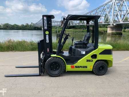 Diesel Forklifts - Clark S35D (4)