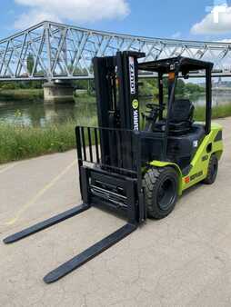 Diesel Forklifts - Clark S35D (6)