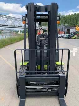 Diesel Forklifts - Clark S35D (7)