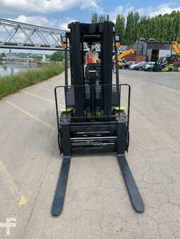 Diesel Forklifts - Clark S35D (8)