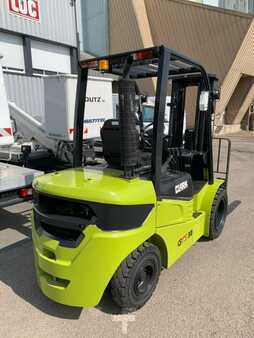 Diesel Forklifts 2024  Clark GTS30D (14)