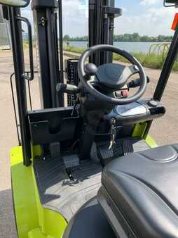 Diesel Forklifts 2024  Clark GTS30D (16)