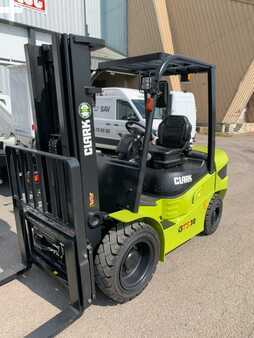 Diesel Forklifts 2024  Clark GTS30D (5)