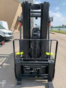 Diesel Forklifts 2024  Clark GTS30D (7)