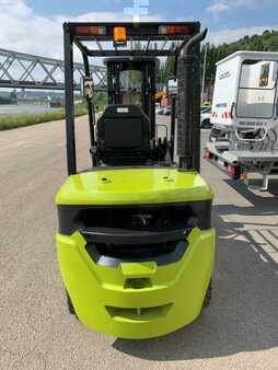 Diesel Forklifts 2024  Clark GTS30D (9)