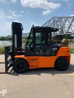 LPG Forklifts - Doosan G70S-7 (1)