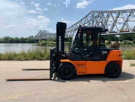 Gas gaffeltruck 2017  Doosan G70S-7 (2)