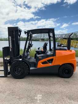 Diesel Forklifts - Doosan D50CS-9 (1)