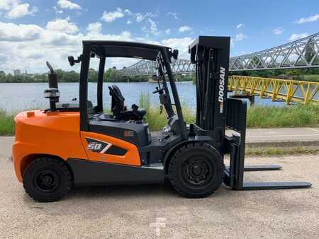 Chariot élévateur diesel - Doosan D50CS-9 (11)