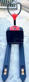 Electric Pallet Trucks 2025  EP Equipment F4 (4)