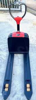 Electric Pallet Trucks 2025  EP Equipment F4 (4)