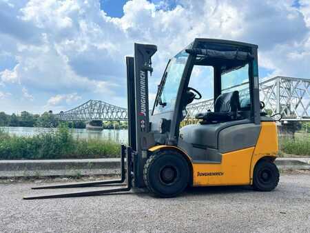 Wózki gazowe 2019  Jungheinrich TFG-316-S (1)