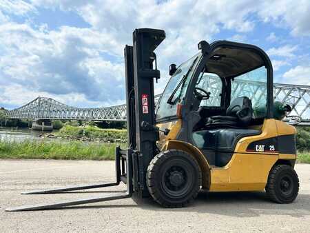 Chariots élévateurs GPL 2004  CAT Lift Trucks GP25N (1)