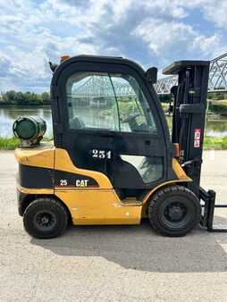 Chariots élévateurs GPL 2004  CAT Lift Trucks GP25N (10)
