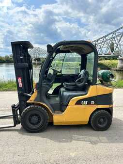 Chariots élévateurs GPL 2004  CAT Lift Trucks GP25N (2)