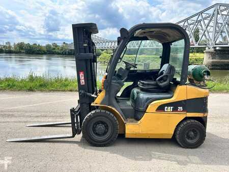 Chariots élévateurs GPL 2004  CAT Lift Trucks GP25N (3)
