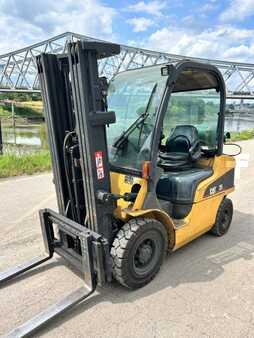 Chariots élévateurs GPL 2004  CAT Lift Trucks GP25N (4)