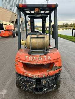 Nestekaasutrukki 2000  Toyota 42-7FGF25 (11)