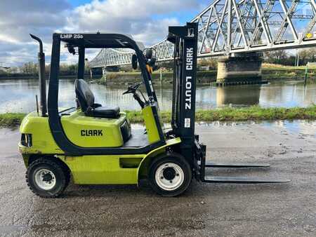 Dieseltruck 2006  Clark CMP25D (13)