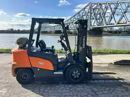 Gázüzemű targoncák 2022  Doosan G30NXP (10)