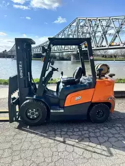 Gázüzemű targoncák 2022  Doosan G30NXP (2)