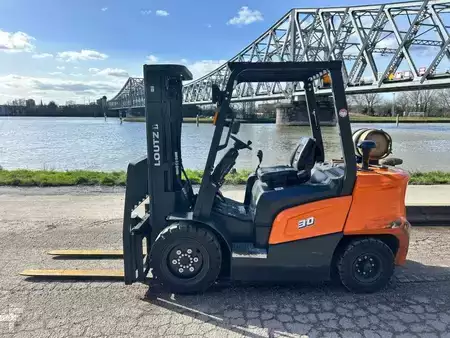 Gázüzemű targoncák 2022  Doosan G30NXP (3)