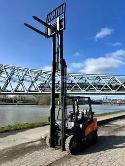 Gázüzemű targoncák 2022  Doosan G30NXP (8)