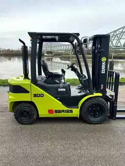 Carretilla elevadora diésel 2026  Clark S30D (12)