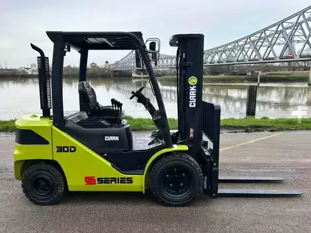 Carretilla elevadora diésel 2026  Clark S30D (13)