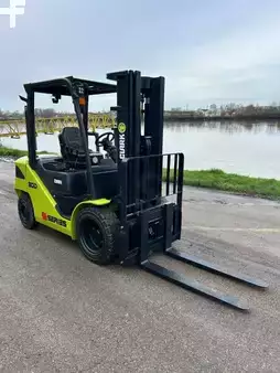 Carretilla elevadora diésel 2026  Clark S30D (15)