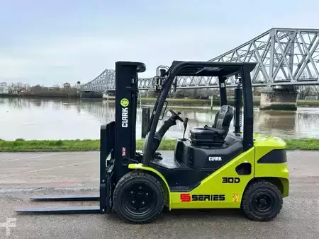 Carretilla elevadora diésel 2026  Clark S30D (3)