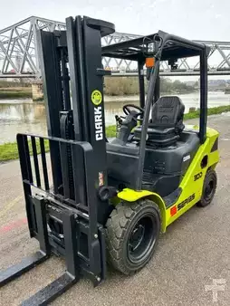 Carretilla elevadora diésel 2026  Clark S30D (4)